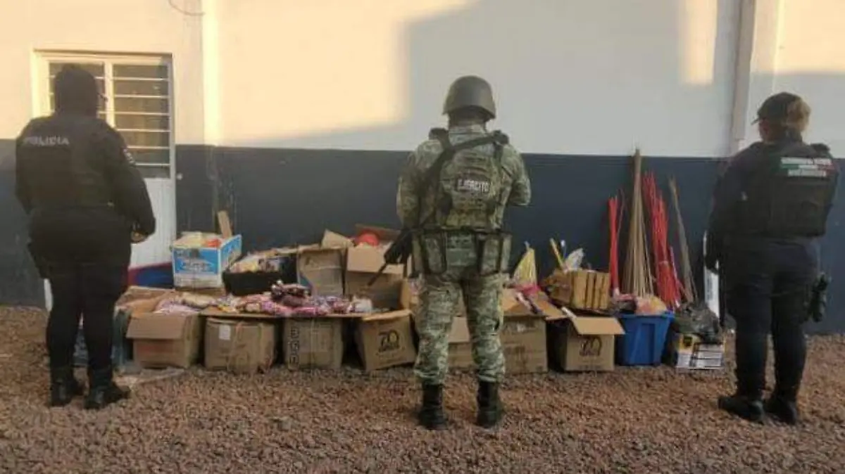 Decomisan pirotecnia en Apatzingán